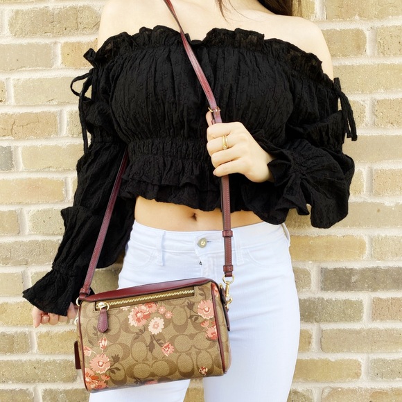 ๐ธCoach Crossbody Signature ๐ธ - Picture 5 of 6